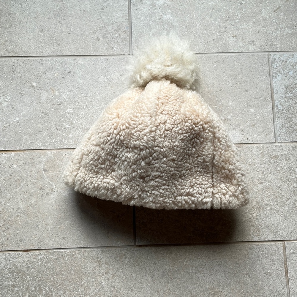 UGG shearling hat, 2-4 years